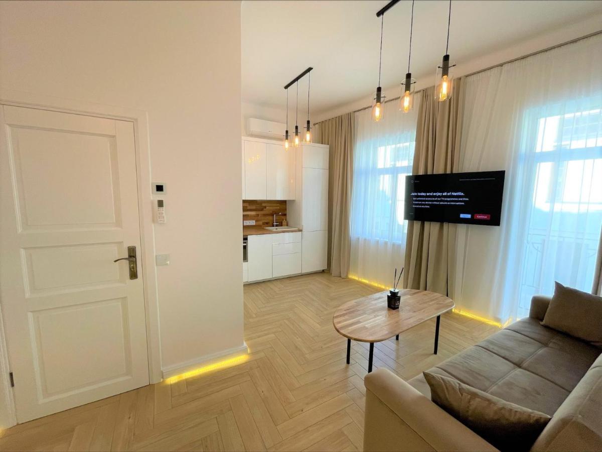 Picturesque Old Town Apartment With Charming Balcony 考纳斯 外观 照片
