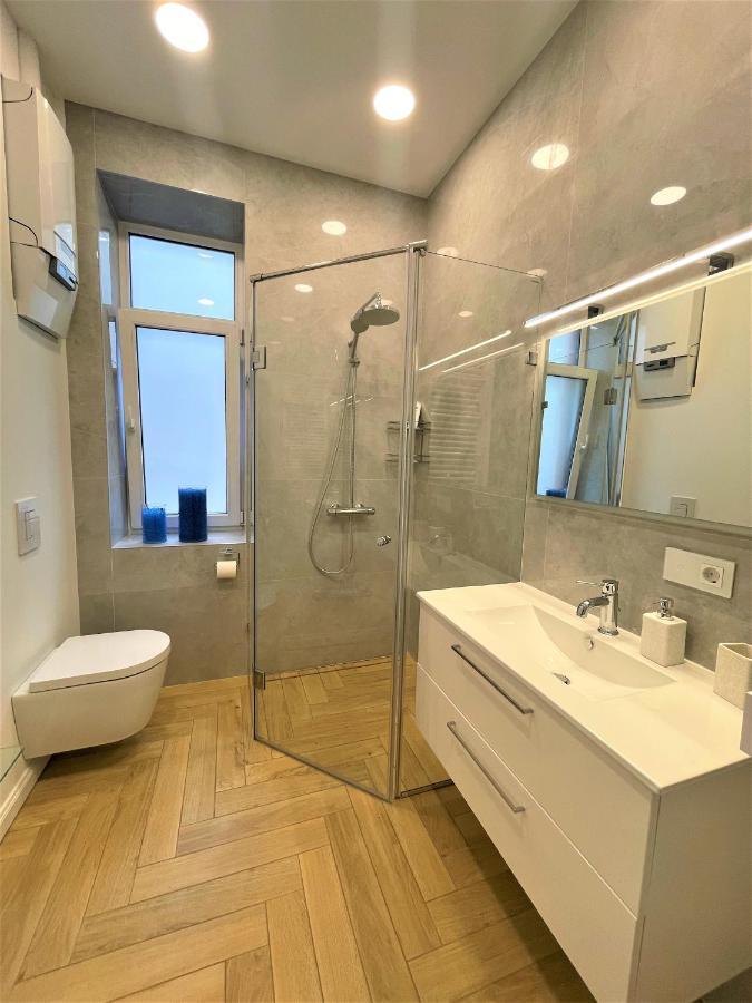 Picturesque Old Town Apartment With Charming Balcony 考纳斯 外观 照片