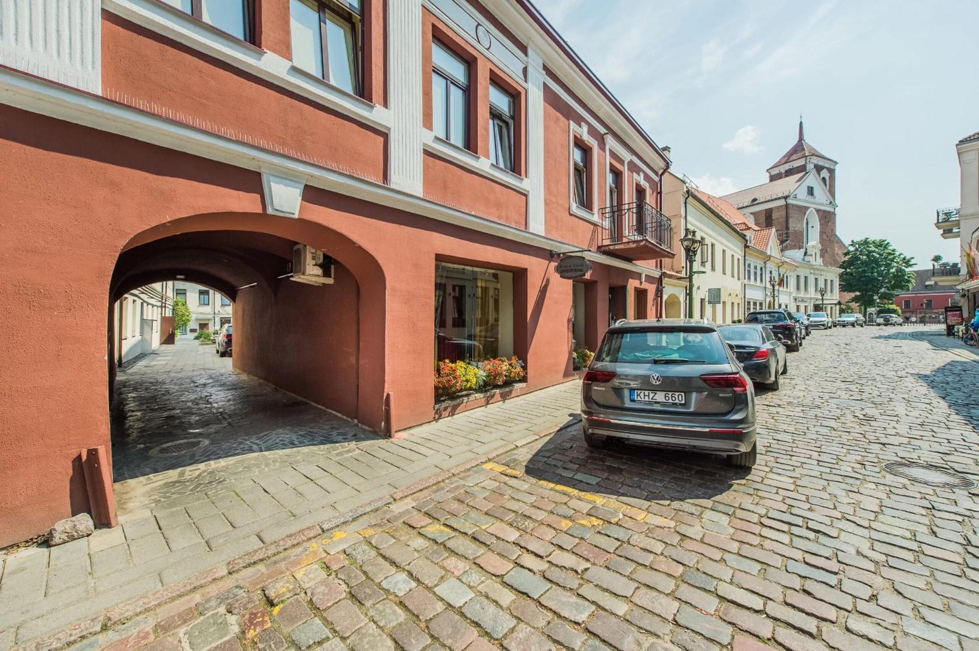 Picturesque Old Town Apartment With Charming Balcony 考纳斯 外观 照片